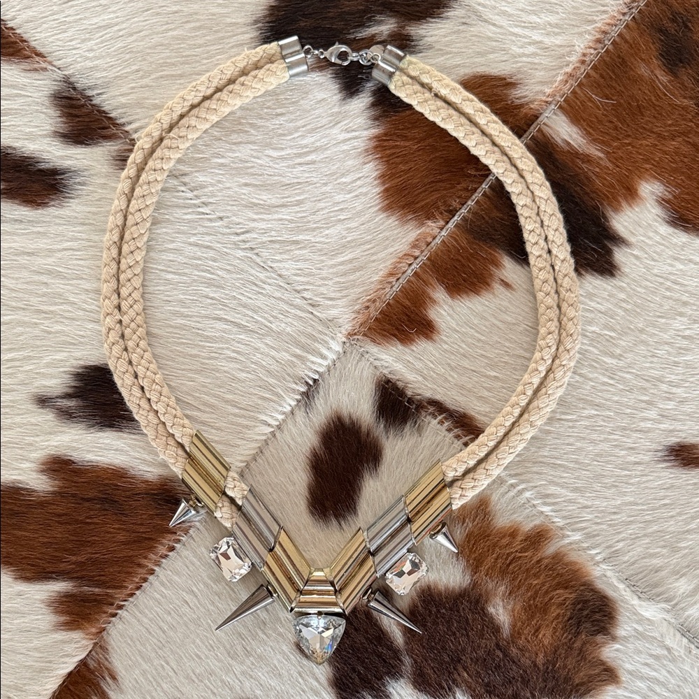 Elegant Cream and Gold Spike Necklace